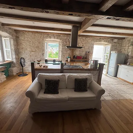 La Belle Et La Bete Tatil Evi