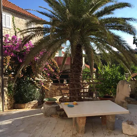Holiday home La Belle Et La Bete *