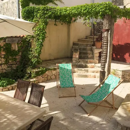 La Belle Et La Bete Holiday home Sutivan