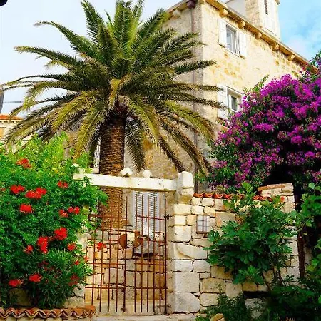 La Belle Et La Bete Holiday home Sutivan