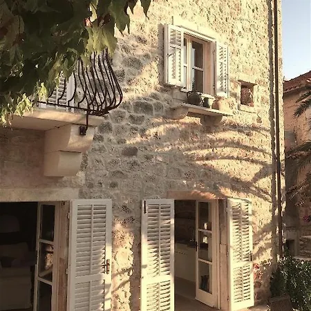 Holiday home La Belle Et La Bete Sutivan