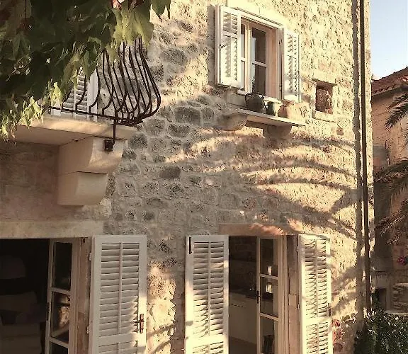 Vikendica La Belle Et La Bete Sutivan