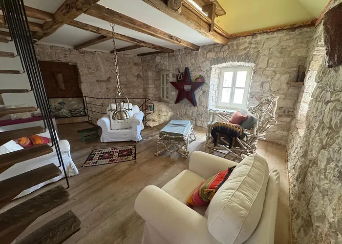 Vikendica La Belle Et La Bete Sutivan