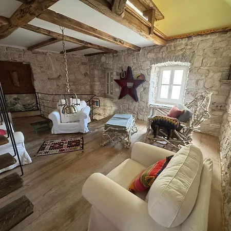 Ferienhaus La Belle Et La Bete Sutivan